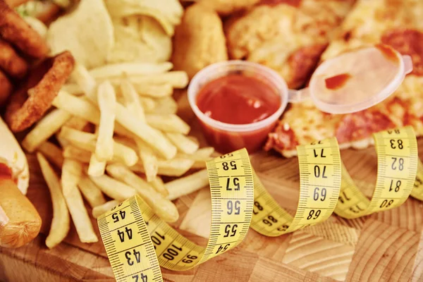 Comida Saludable Chatarra Diferentes Tipos Comida Rápida Aperitivos Mesa Con —  Fotos de Stock