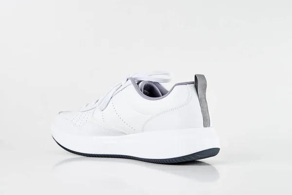Beyaz Arka Planda Beyaz Erkek Spor Ayakkabısı Moda Tarzı Spor — Stok fotoğraf