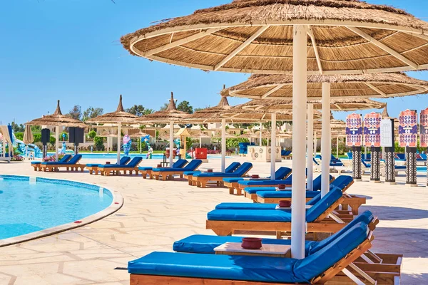 Sharm Sheikh Egypt Jyle 2019 Empty Sun Loungers Umbrellas Swimming — Stock Photo, Image