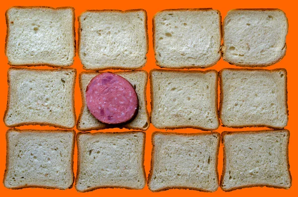 Een Stuk Salami Brood Voor Broodjes Twaalf Stukken Brood Gerookte — Stockfoto
