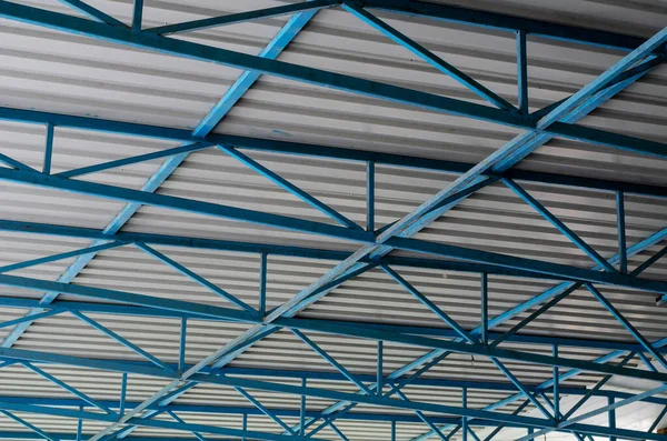 Metalowy Dach Magazynu Przemysłowego Projekt Złożony Różnych Komponentów Streszczenie Geometrycznego — Zdjęcie stockowe