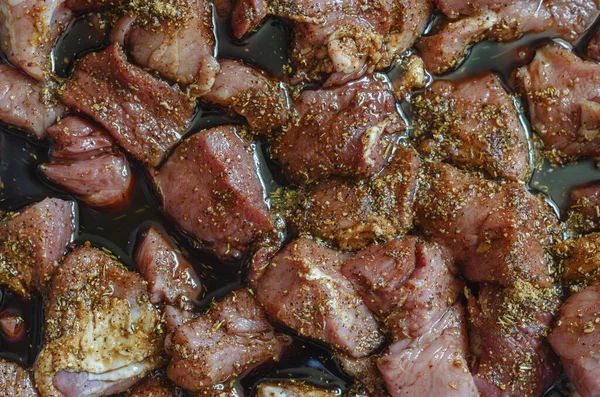 Fatias Carne Fresca Com Especiarias Molho Temperos Secos Porco Picado — Fotografia de Stock