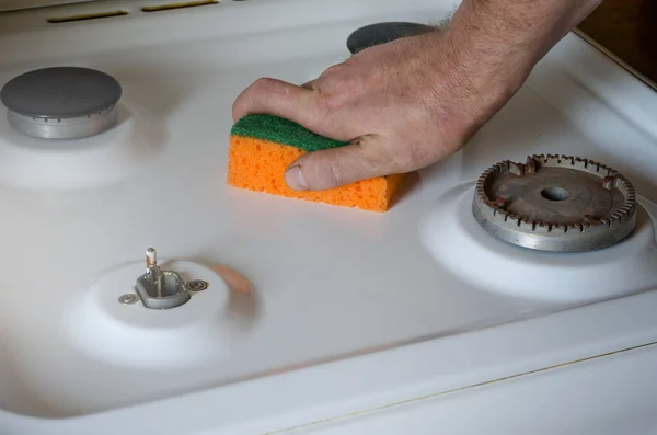 Man Cleaning Stove Kitchen Sponge Male Hand Orange Kitchen Sponge — Stock Photo, Image