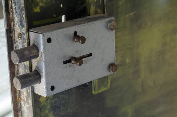 Close Uma Fechadura Porta Maciça Uma Porta Metal Parte Interna — Fotografia de Stock