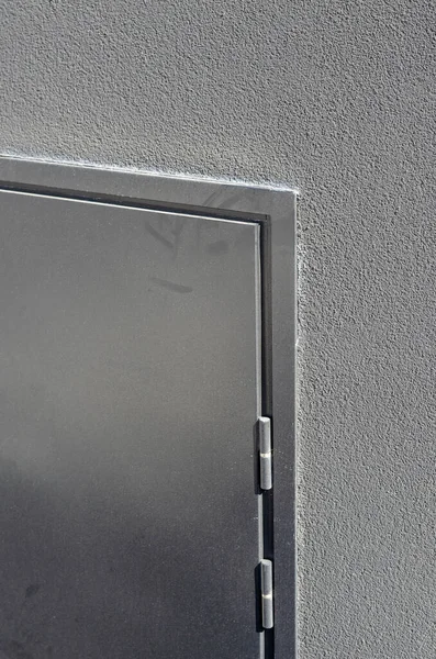 Fragmento Una Puerta Metálica Cerrada Una Pared Gris Puerta Salida — Foto de Stock