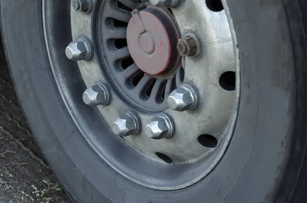 Close Classic Tractor Wheel Chrome Nuts Dirty Dusty Truck Wheel — Stock Photo, Image