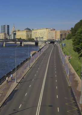 Moskova'da boş sokak