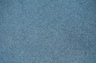 Küçük mavi çakıl taşları tüm yolu kaplar