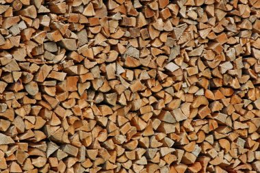 Kullanılmak üzere bekleyen sağlam ahşap duvar