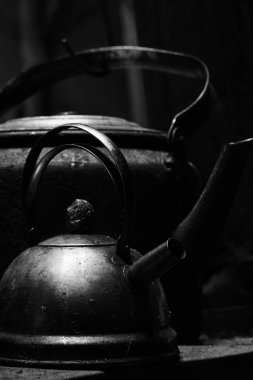 Bir kamp eski vintage su ısıtıcısı sobası