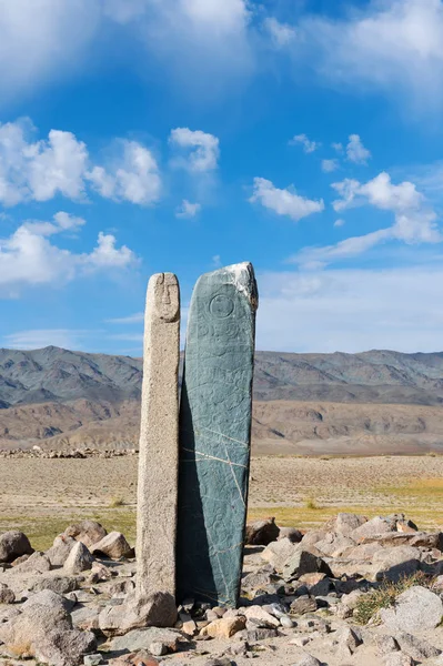 蒙古草原景观 Tsjagan 是位于霍夫德河附近的著名古纪念碑 — 图库照片