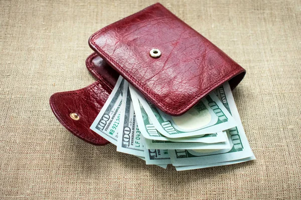 Billetera Roja Mujer Con Dólares — Foto de Stock