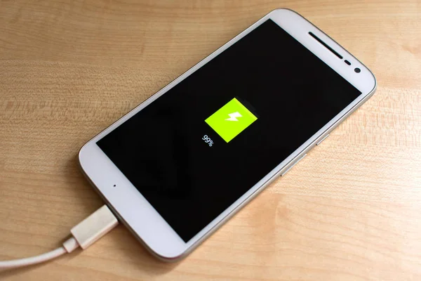 Telefon şarj aletine bağlı