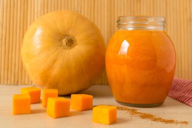 Bir kanka içinde kabak suyu