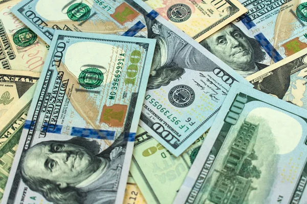 Farklı mezheplerin dolar banknotları. Arka plan, doku