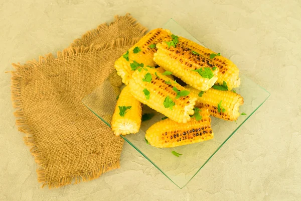 Baked Corn Grill Herbs Glass Plate Gray Background — Stock Photo, Image