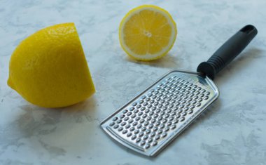 Limon lezzet ve rende ve li mon limon lezzet masada.