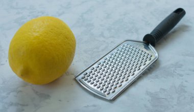 Limon lezzet ve rende ve li mon limon lezzet masada.