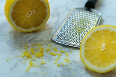 Limon lezzet ve rende ve li mon limon lezzet masada.