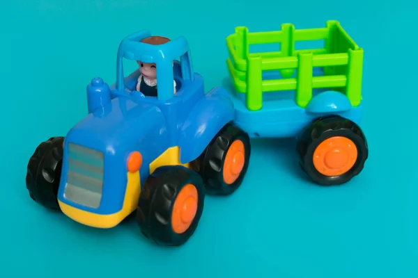 Brinquedo Trator Azul Com Reboque Fundo Azul Close — Fotografia de Stock