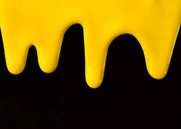 Жовта Фарба Чорному Тлі Копіювати Простір — стокове фото
