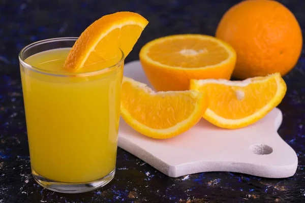 나무판 오렌지 놓는다 클로즈업 — 스톡 사진