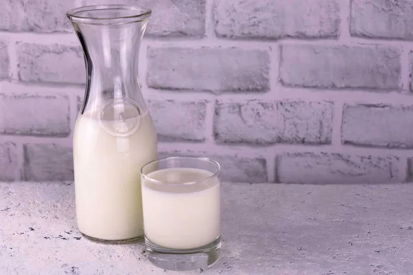 Leche Decantador Vaso Sobre Fondo Blanco Copiar Solicitud —  Fotos de Stock