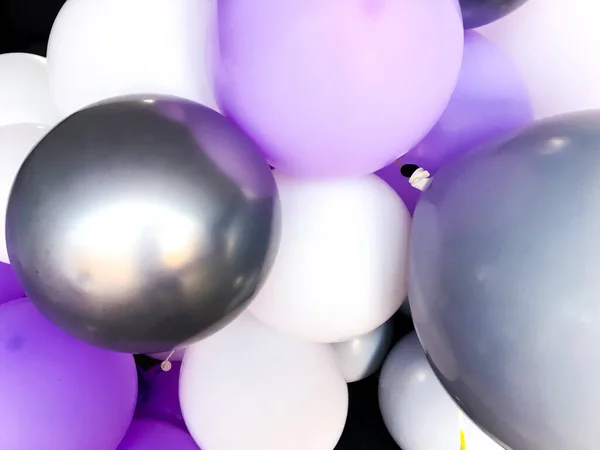 Violette Witte Grijze Zwarte Ballonnen — Stockfoto