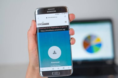 Telefon ekranında Wireshark şirketin Web sitesi.