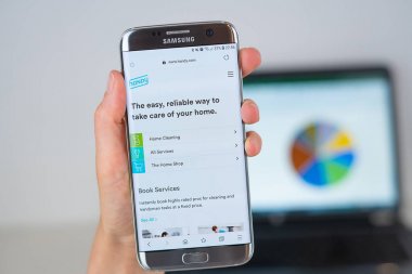 Telefon ekranında Handy şirketin Web sitesi.