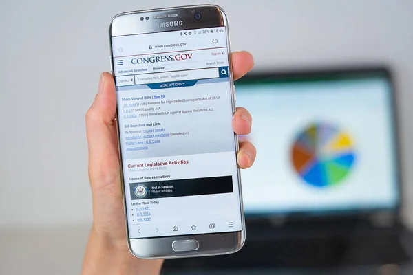 Abd Kongresi'nin web sitesi telefon ekranında. — Stok fotoğraf
