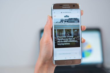 Beyaz Saray 'ın web sitesi cep telefonuyla açıldı 