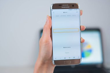 Ya web sitesi cep telefonundan açıldı 