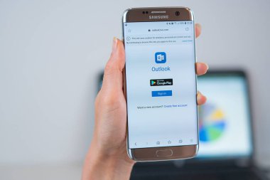 Outlook web sitesi mobil açıldı 