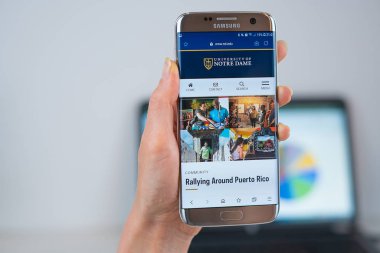 Notre Dame üniversitesi web sitesi cep telefonundan açıldı 