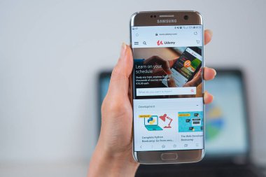 Udemy web site opened on the mobile 