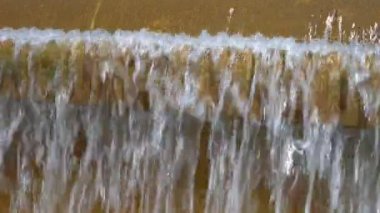 soğuk su ile sıcak bir günde şehir çeşme, yakın