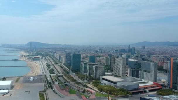 Aerial panoramic view of the promenade of Barcelona — Stock Video