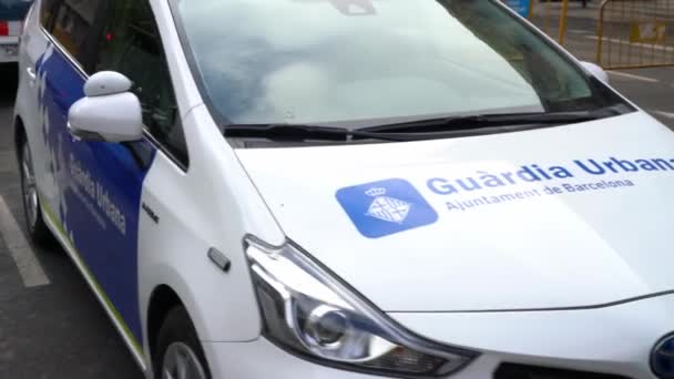 Police car of city police department Guardia urbana in Barcelona, close up. — Stock Video