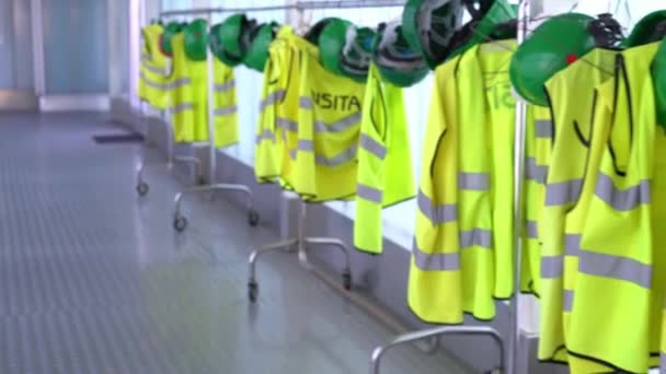 Reflective vests with the inscription "Visitor" with green helmets — Stock Video