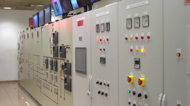 Waste recycling plant, control panel at an incinerator with monitors. — Stock Video