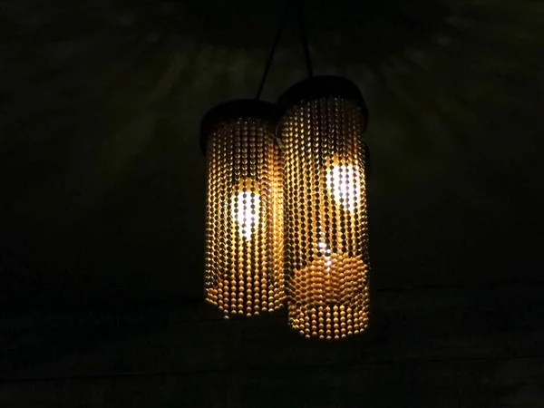 Hermosa Lámpara Araña Diseño Cuentas Diseño Iluminación Sobre Fondo Negro — Foto de Stock