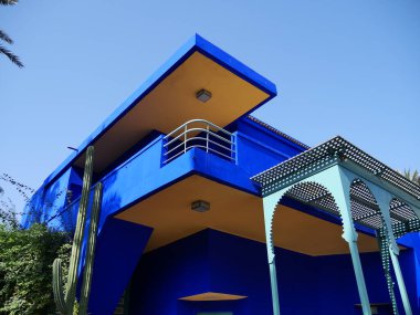 MARRAKECH, MOROCCO - 23 Eylül 2019: Güzel Majorelle Garden, Marakeş 'te Yves Saint Laure tarafından tasarlanan bir botanik, tropikal bahçe ve sanatçının manzara bahçesi.