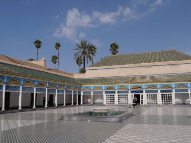 MARRAKECH, MOROCCO - 23 Eylül 2019 Marakeş Bahia Sarayı, Fas 'ın Marakeş şehrinde yer alan bir saray ve bahçedir..