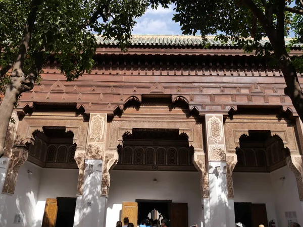 MARRAKECH, MOROCCO - 23 Eylül 2019 Marakeş Bahia Sarayı, Fas 'ın Marakeş şehrinde yer alan bir saray ve bahçedir..