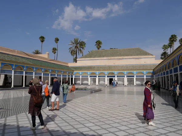 MARRAKECH, MOROCCO - 23 Eylül 2019 Marakeş Bahia Sarayı, Fas 'ın Marakeş şehrinde yer alan bir saray ve bahçedir..