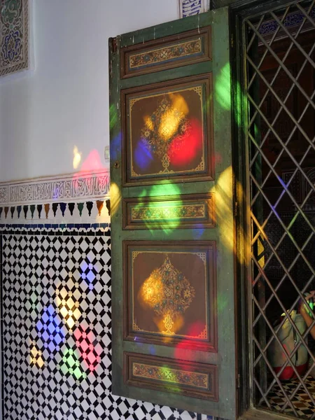MARRAKECH, MOROCCO - 23 Eylül 2019 Marakeş Bahia Sarayı, Fas 'ın Marakeş şehrinde yer alan bir saray ve bahçedir..