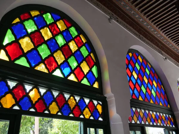 MARRAKECH, MOROCCO - 23 Eylül 2019 Marakeş Bahia Sarayı, Fas 'ın Marakeş şehrinde yer alan bir saray ve bahçedir..