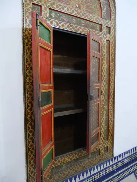 MARRAKECH, MOROCCO - 23 Eylül 2019 Marakeş Bahia Sarayı, Fas 'ın Marakeş şehrinde yer alan bir saray ve bahçedir..