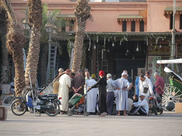 Marrakech Morocco 2019年9月23日 马拉喀什梅迪纳区广场和市场 摩洛哥马拉喀什 城市里的人和交通 — 图库照片